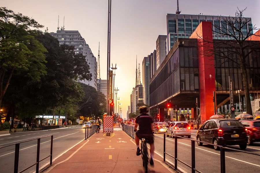 Qual é a Avenida Mais Famosa de São Paulo e Por Que É Tão Icônica