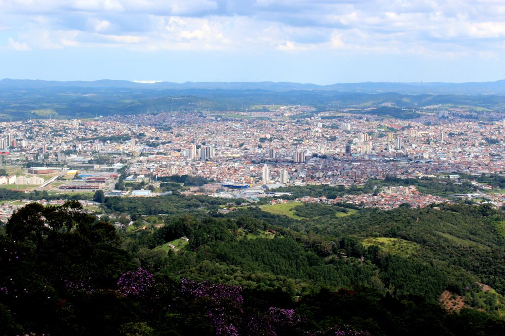 Qual é a distância entre Mogi das Cruzes e Bertioga